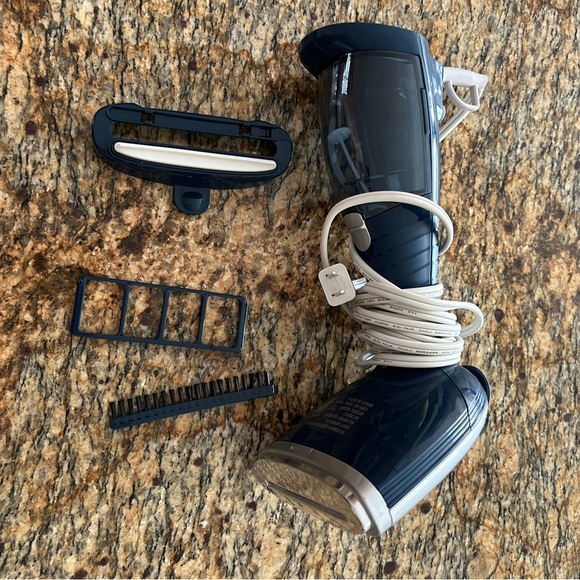 Turbo extremesteam handheld fabric steamer conair ( ONLY USED IT ONE TIME ) - Picture 6 of 11